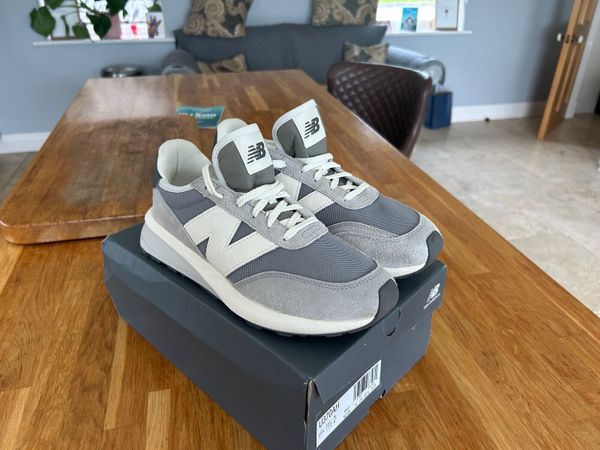 New balance trainers   Size 11.  Read text - Main image