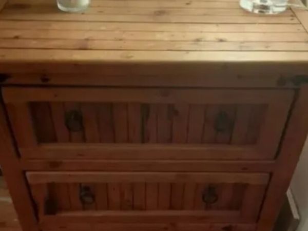 Mexican pine dresser - Main image