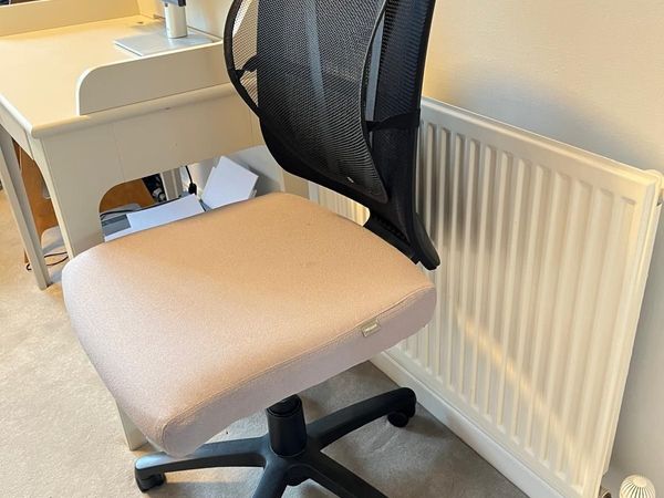 Desk chair with back support included - Main image
