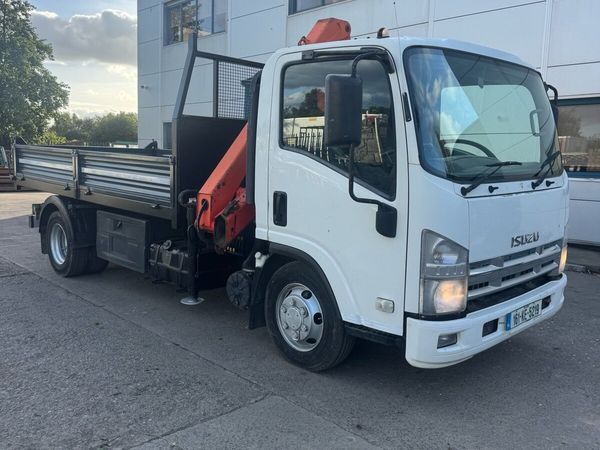 Isuzu 7.5 ton tipper with crane - Main image