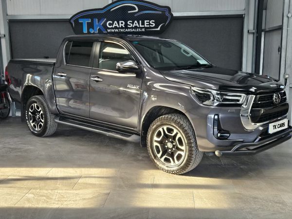 231 TOYOTA HILUX INVINCIBLE EDITION AUTO D-4D - Main image