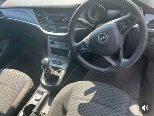 Opel Astra 2019 - Main image