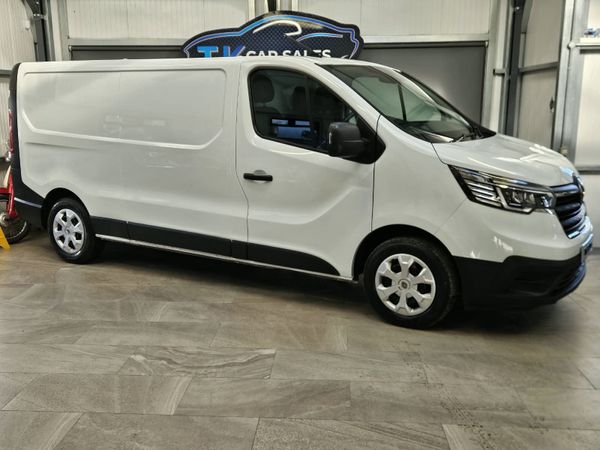 231 RENAULT TRAFIC 2.0 DIESEL 135 BHP LL30 - Main image