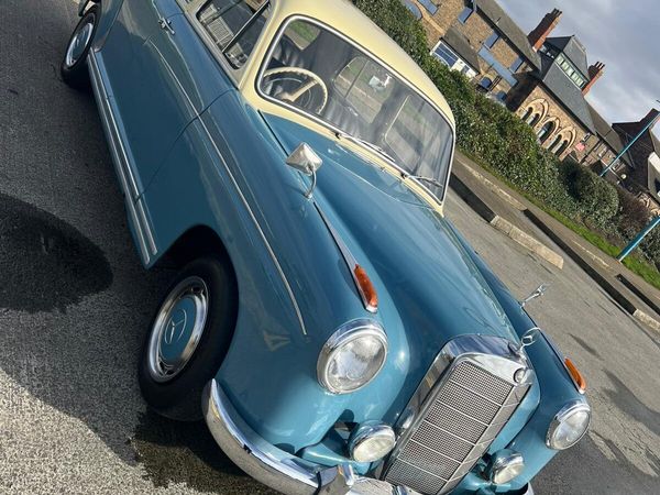 Mercedes 220s - Main image