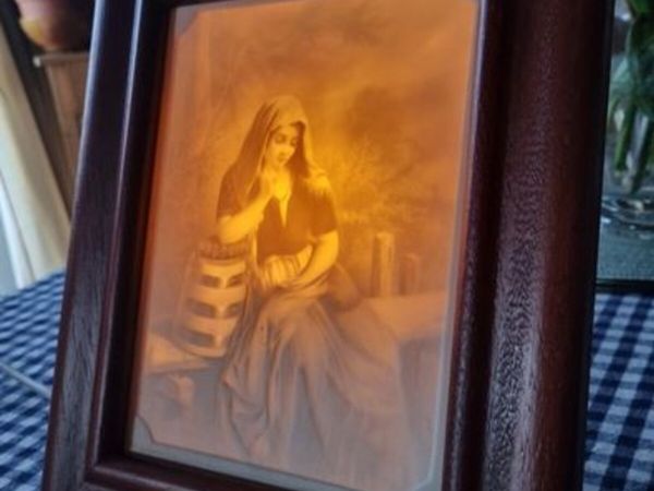 Belleek backlit picture - Main image