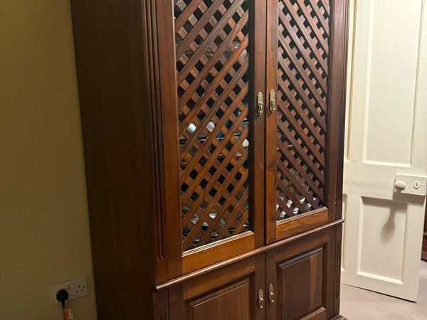 Mahogany stained cabinet - Main image