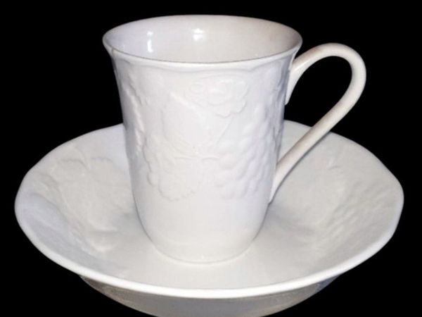 Vintage Wedgwood Strawberry & Vine Breakfast Duo - Main image