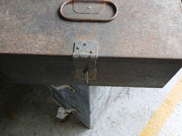 Metal box - Main image