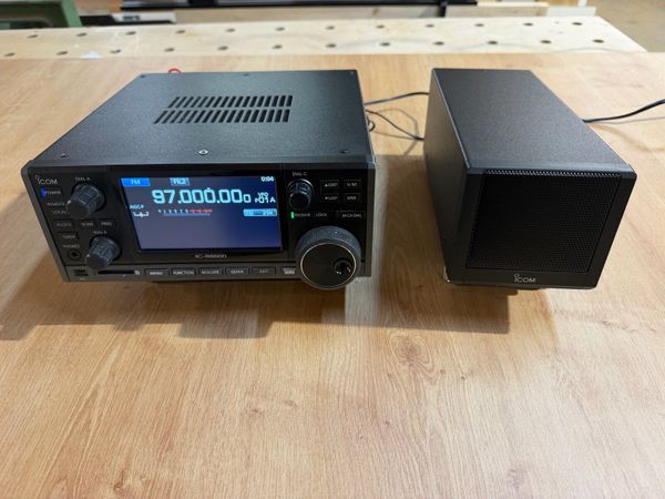 Icom IC-R8600 Ham Radio Transceiver - Main image