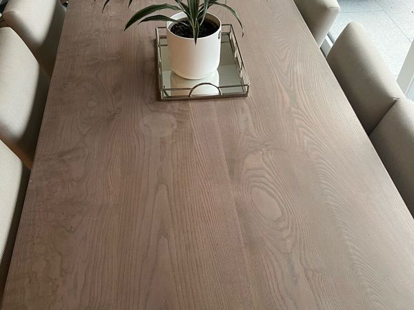 Solid timber table - Main image