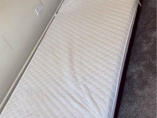 Single mattress and protector - Main image