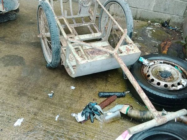 Old army ammunition trolley - Main image