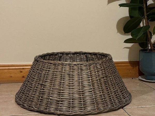 Wicker Christmas tree skirt - Main image