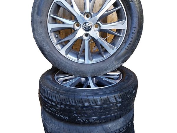 2020 Toyota Yaris 15" Alloy Wheels Set 175/65/R15 - Main image