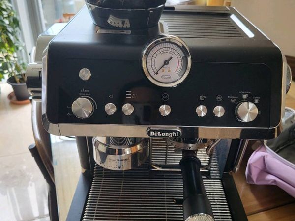 DeLonghi coffee machine - Main image