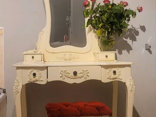 Vintage vanity table + stool + locker - Main image