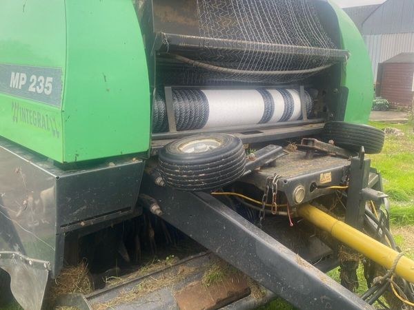 Deutz round baler - Main image