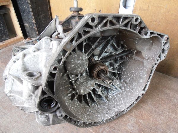 Gearbox for 2004 Renault Master. - Main image