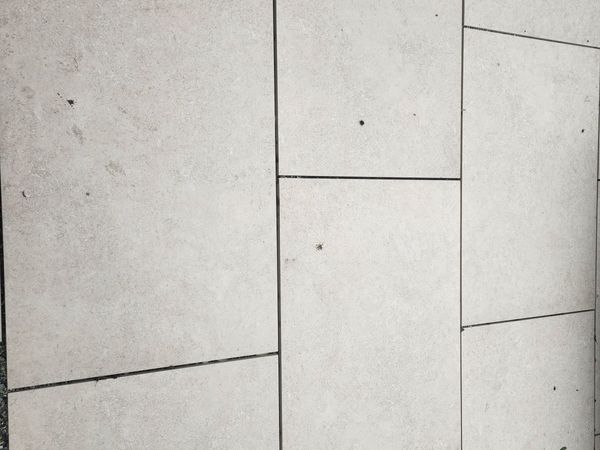 24 X 20MM PORCELAINE TILES BRAND NEW ON PALLET - Main image