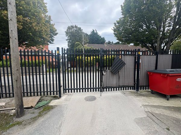 Steel gates - Main image