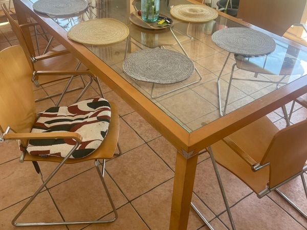 Table and chairs - Main image