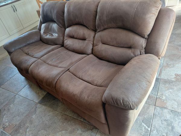 Couch and 2 single chairs - Main image