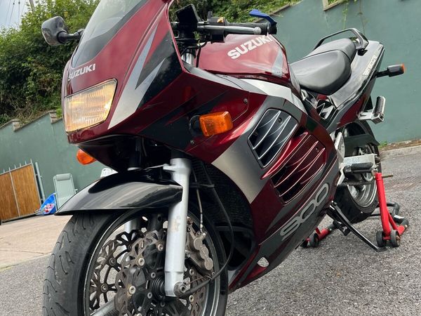 SUZUKI RF900 €1400 - Main image