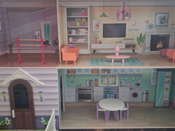 Lillie's wooden doll house - Main image