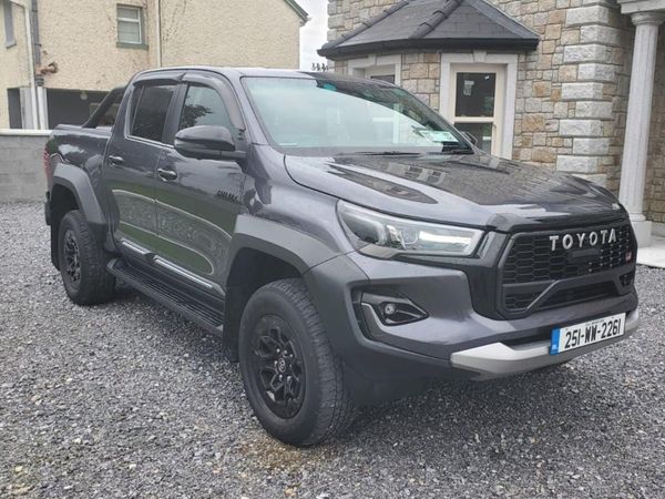 Toyota Hilux 2025 2.8 Gr sports 2 - Main image