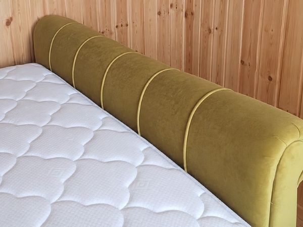 Beautiful emerald green velvet Bed frame - Main image