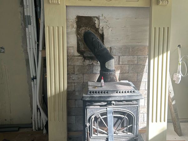 Wooden fire surround/mantelpiece - Main image