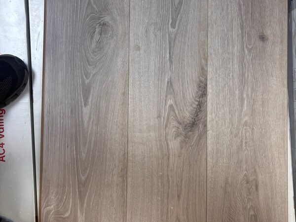 All new laminated flooring with delivery - Main image