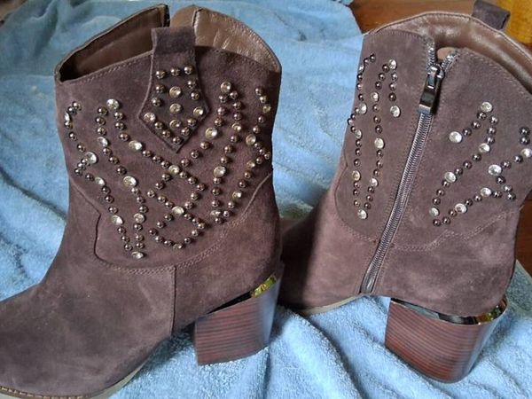 Leather ankle boots - Main image