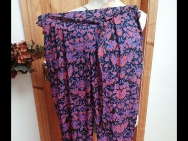 New look cotton trousers new with tags
Size 10 wai - Main image