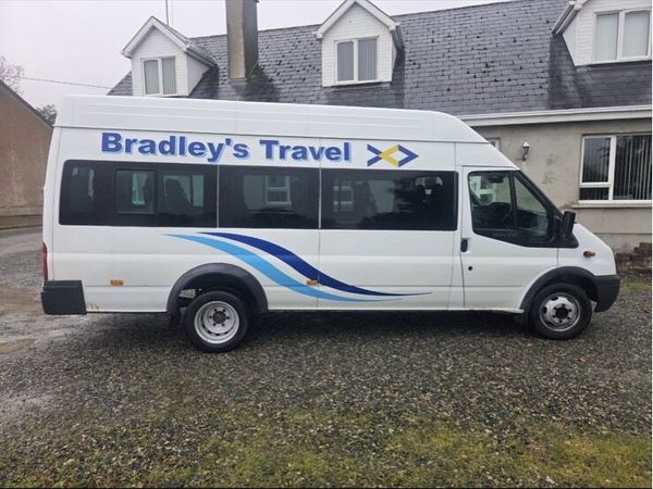 08 Ford Transit Minibus - Main image