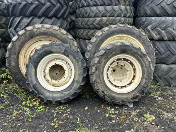 New Holland Row Crop Wheels 380/90R46 & 380/85R30 - Main image