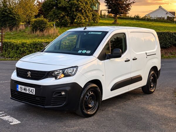 2019 Peugeot partner - Main image