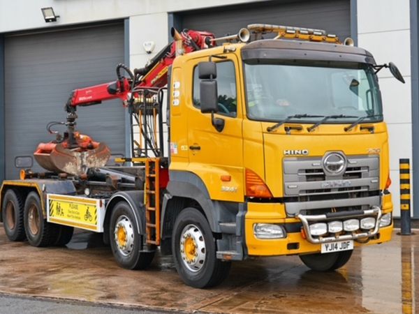 2014 HINO 700 SERIES 8X4 HOOK LOADER WITH CRANE - Main image