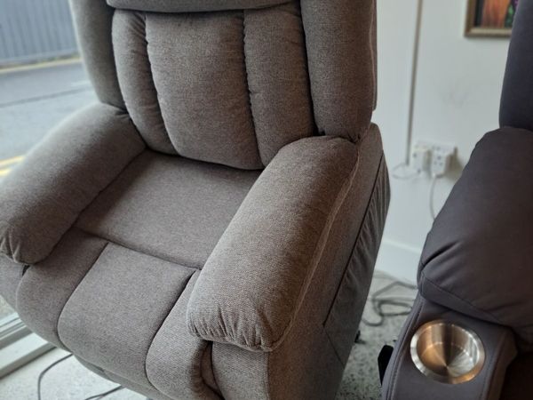 Lift and rise recliner - Main image