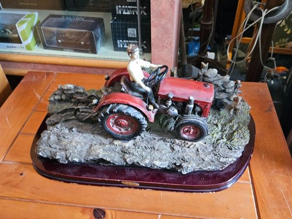 Leonardo Collection Farm Tractor Diorama - Main image