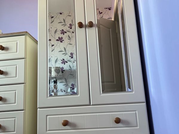 Bedroom furniture - wardrobe, nightstand, drawers - Main image