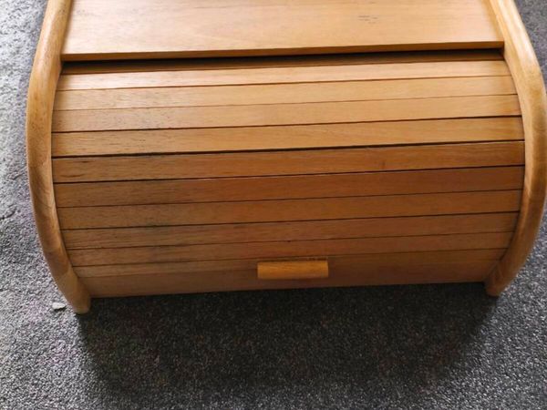 Beautiful new bread bin , unwanted gift 15 Euro - Main image