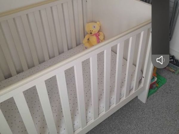 Childs cot - Main image
