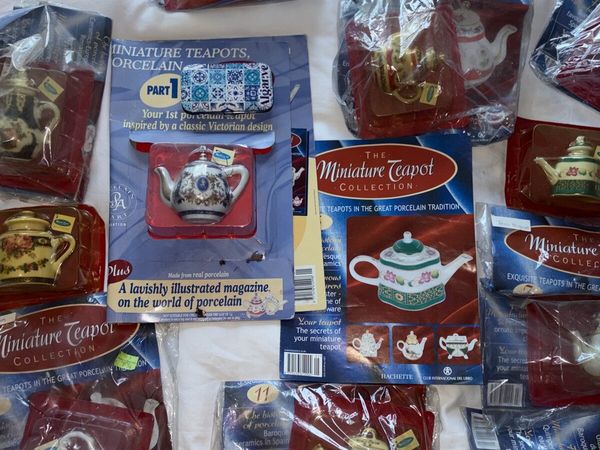 Vintage "Miniature Teapot Collection" by Hachette - Main image
