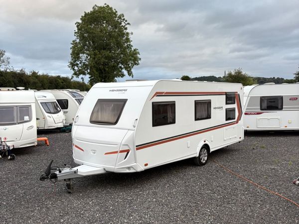 BRAND NEW Weinsberg 6 Berth Fixed Bed Caravan - Main image