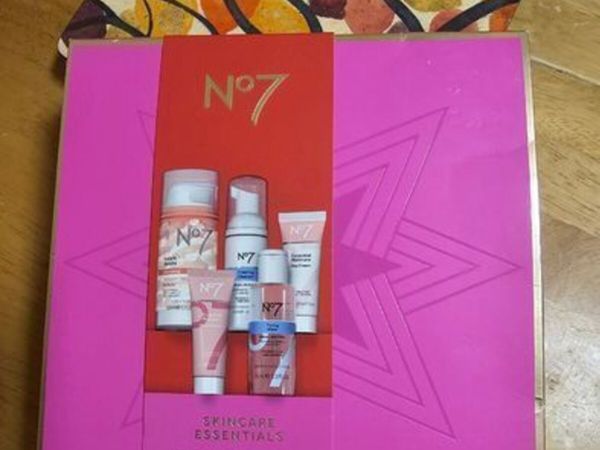 No7 Skincare Essentials Set / 5 Pieces / NEW - Main image