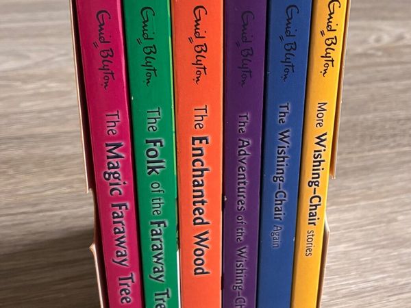 A collection of classic children's fantasy books w - Main image