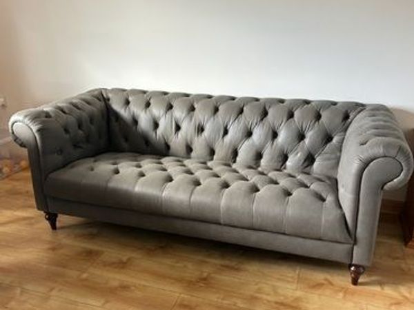chesterfield sofa - Main image