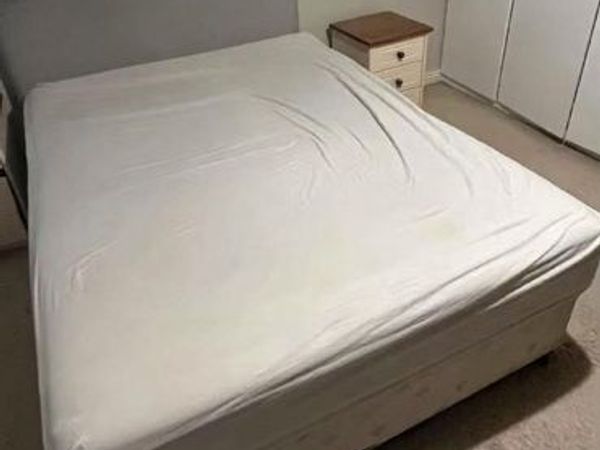 king size Bed - Main image