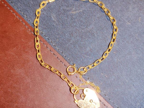 BOX LINK PADLOCK, 9CT Gold 5.59g Heavy Bracelet - Main image